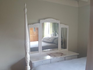 Mona Road, Kingston / St. Andrew, Jamaica - Flat for Lease/rental